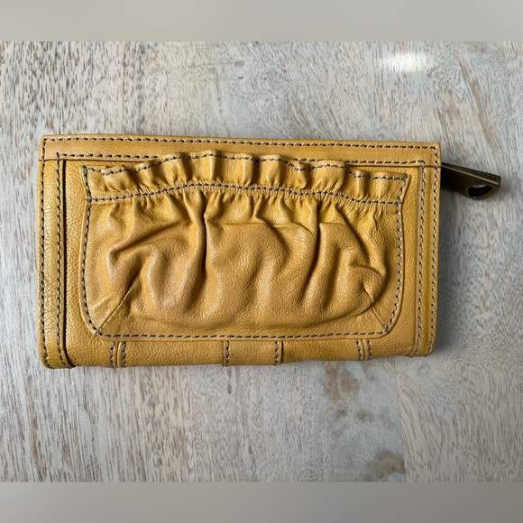 FOSSIL FIFTY FOUR leather wallet, yellow, Never Used, zip around womens wallet - Picture 2 of 8